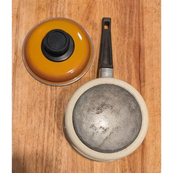 Vintage Strawberry Ceramic Saucepan Funky Retro Lid Kitchen Collectible - Picture 4 of 15